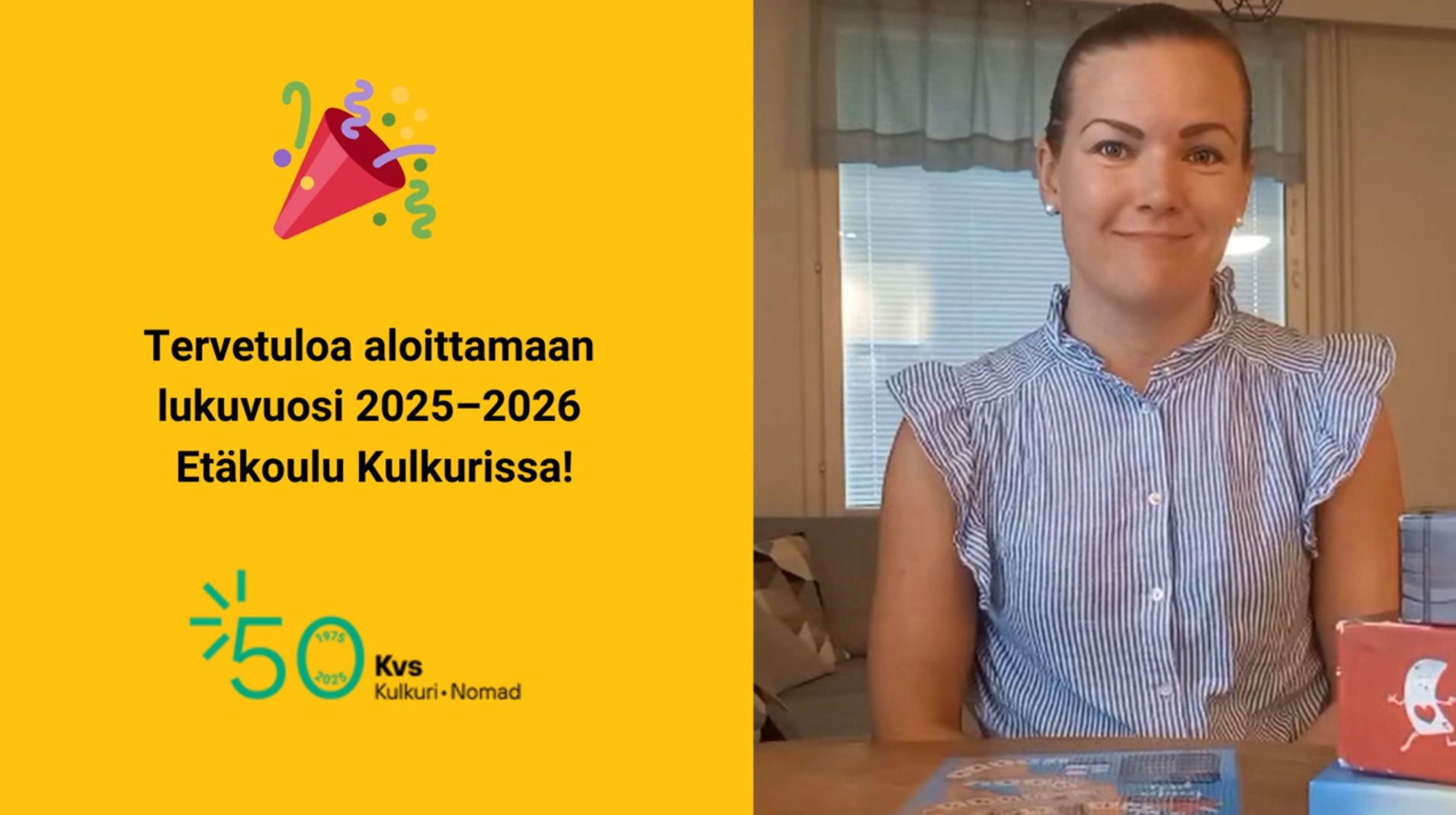 Koulunjohtajamme Ulla toivottamassa oppilaita ja perheitä tervetulleiksi uuteen lukuvuoteen, iloinen hymyilevä nainen kotonaan lautapelien ympäröimänä